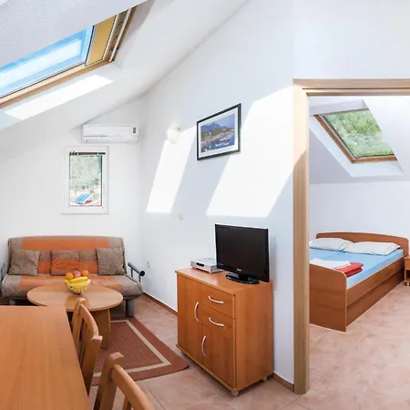 Stunning Apartment In Baska Voda *