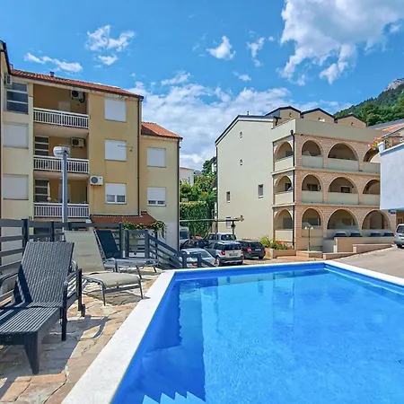 Stunning Apartment In Baska Voda *